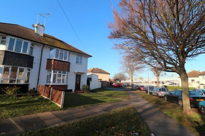 3 Bedroom Property To Rent In Broomfield Avenue, Leigh-On-Sea, SS9
