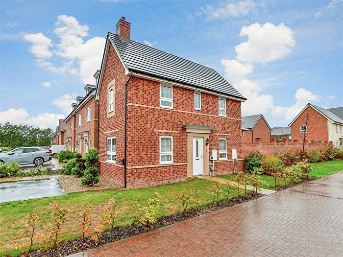 3 Bedroom Detached House For Sale In Mulberry Walk, Havant, Hampshire, PO9