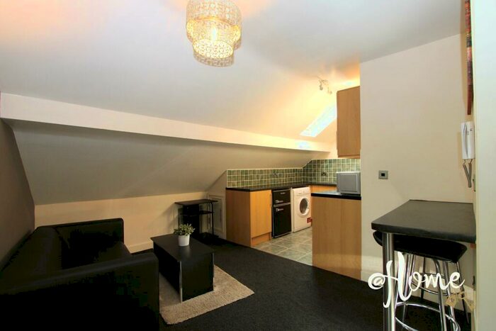 1 Bedroom Apartment To Rent In Park Crescent, Bradford, BD3