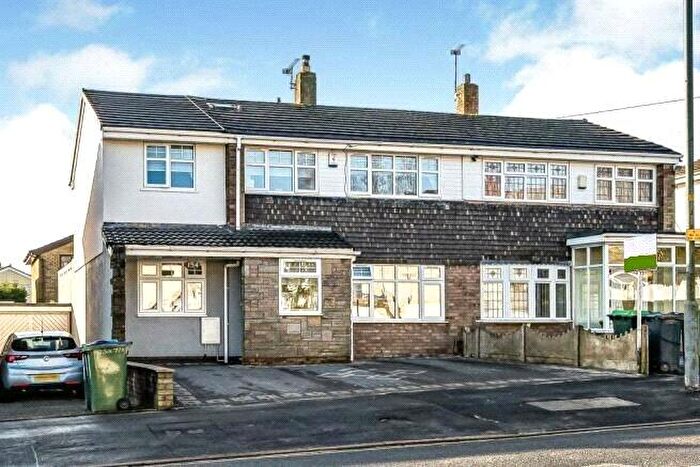 4 Bedroom Semi Detached House For Sale In Darbys Hill Road, Tividale, Oldbury, West Midlands, B69