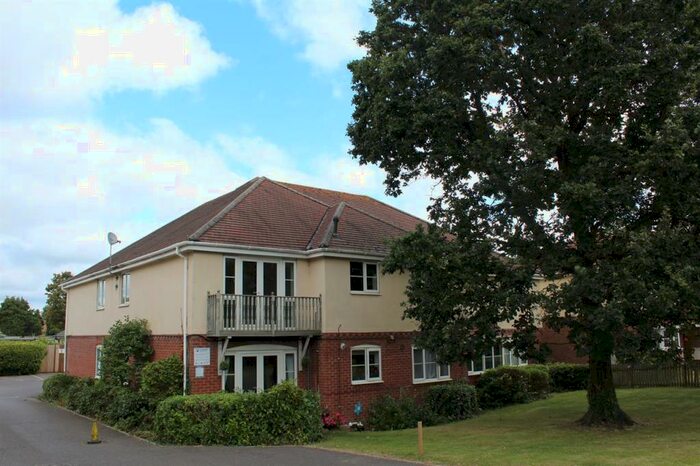 2 Bedroom Apartment To Rent In Wimborne Road, Bournemouth, BH10