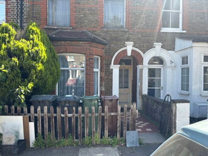 1 Bedroom Flat To Rent In Turner Road, Walthamstow, E17