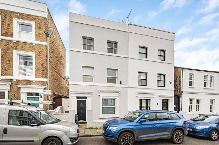 1 Bedroom Flat For Sale In Wadham Road, London, SW15