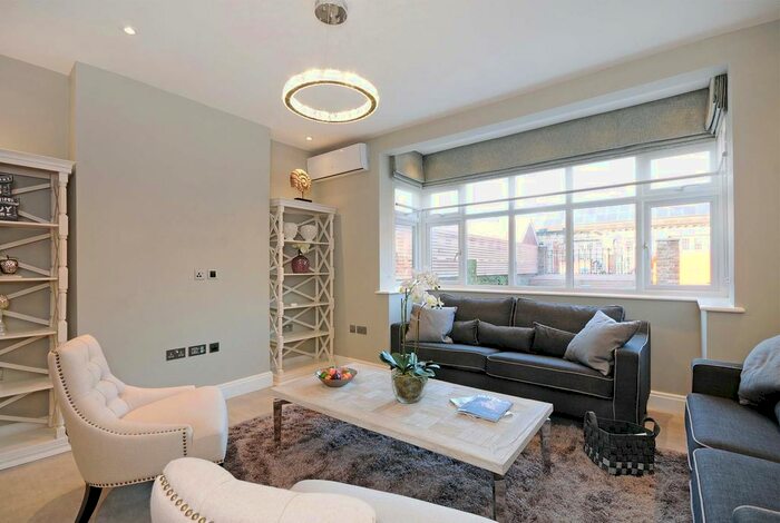 5 Bedroom Semi-Detached House To Rent In Wessex Gardens, London NW11