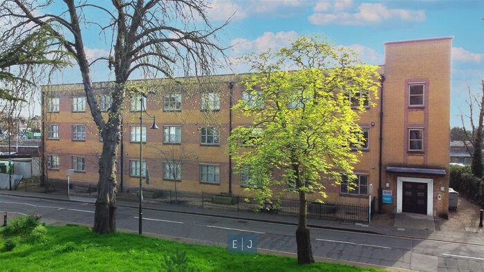 1 Bedroom Flat To Rent In Charteris Road, Woodford Green, IG8