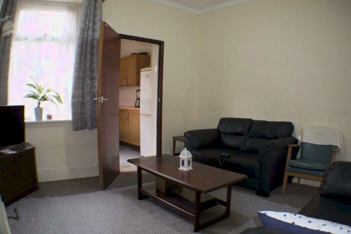 4 Bedroom House To Rent In Alton Road, B29