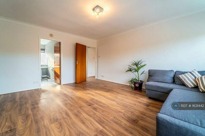 2 Bedroom Maisonette To Rent In Highfield Court, London, N14