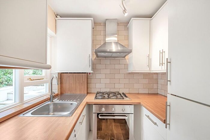 1 Bedroom Flat For Sale In Larkhall Rise, Clapham, SW4