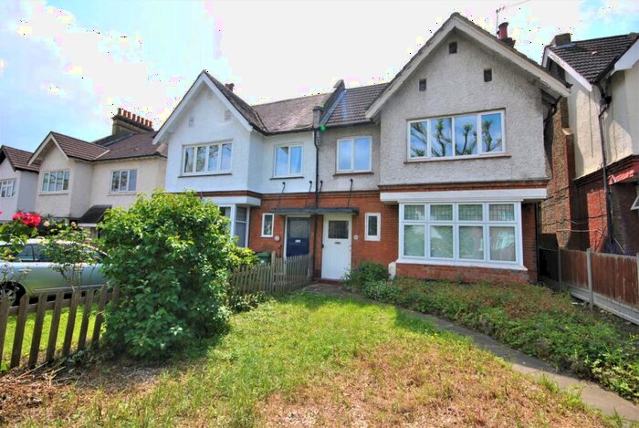 3 Bedroom Flat To Rent In Chinbrook Road Grove Park, SE12