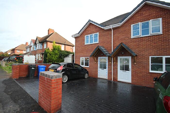 3 Bedroom Semi Detached House To Rent In Bretlands Way, Staffordshire, Burton Upon Trent, DE15