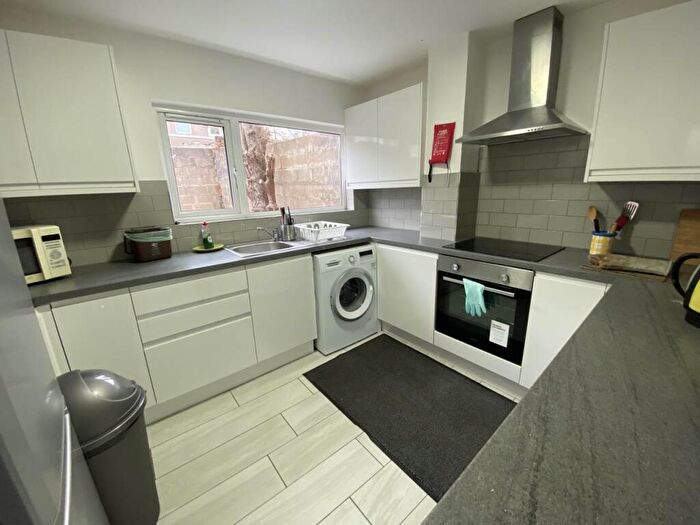 5 Bedroom House To Rent In Tewkesbury Street, Cathays, Cardiff, CF24