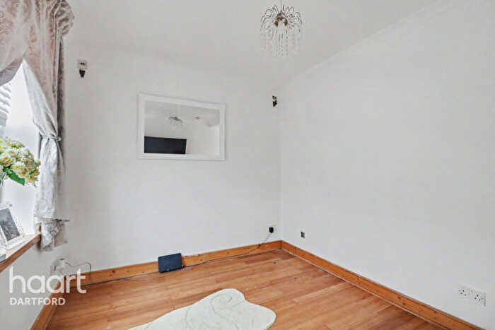2 Bedroom Terraced House For Sale In Charles Street, Greenhithe, DA9