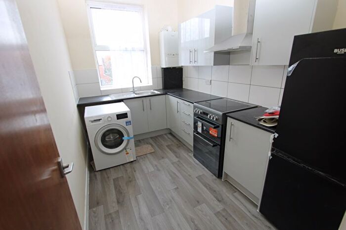 2 Bedroom Flat To Rent In Balmoral Road, Northampton, NN2