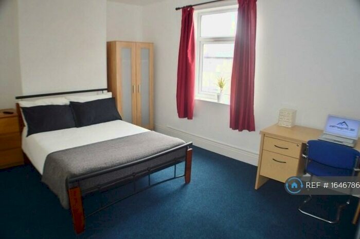 4 Bedroom Terraced House To Rent In Wimbourne Road, Nottingham, NG7