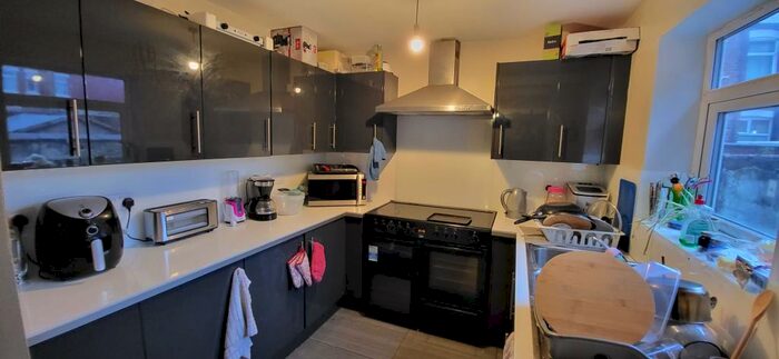 6 Bedroom Terraced House To Rent In Ruskin Avenue, M14