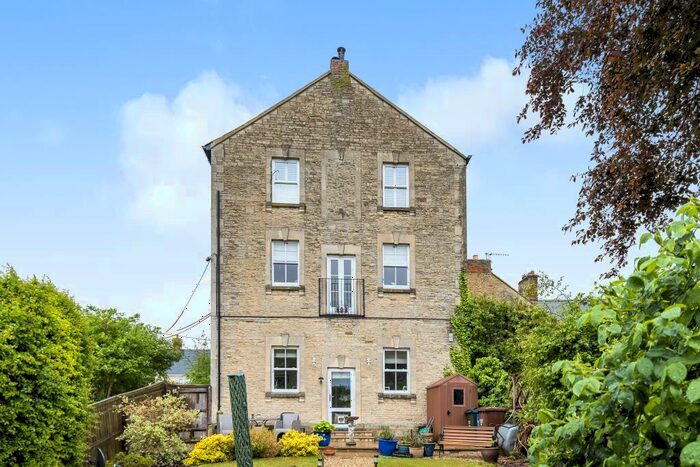 2 Bedroom Flat For Sale In Fritwell, Oxfordshire, OX27