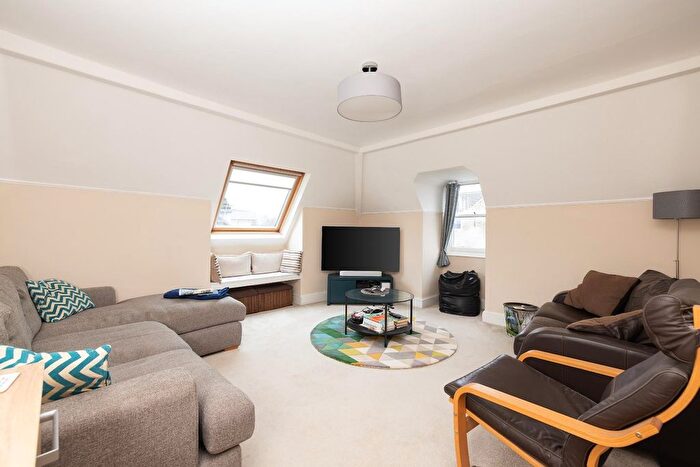 2 Bedroom Flat For Sale In Iddesleigh Road, Redland, BS6
