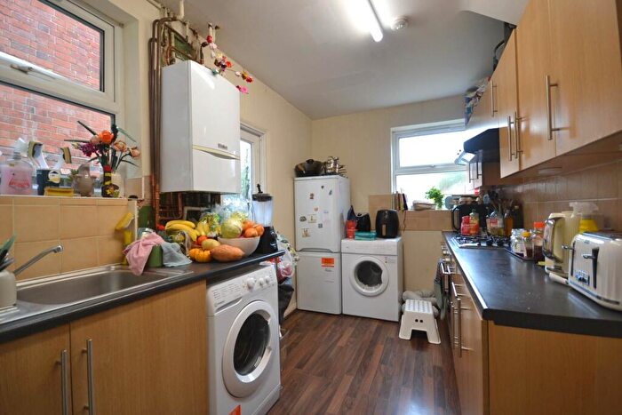 3 Bedroom Terraced House To Rent In Auckland Road, Reading, RG6