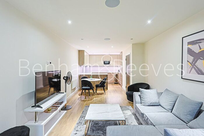 2 Bedroom Flat To Rent In East Drive, Colindale, NW9