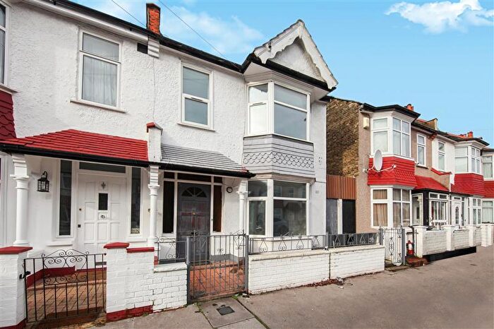 3 Bedroom Terraced House For Sale In Stratford Road, Thornton Heath, CR7