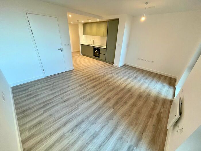 Studio To Rent In Kimpton Road, Luton, LU2