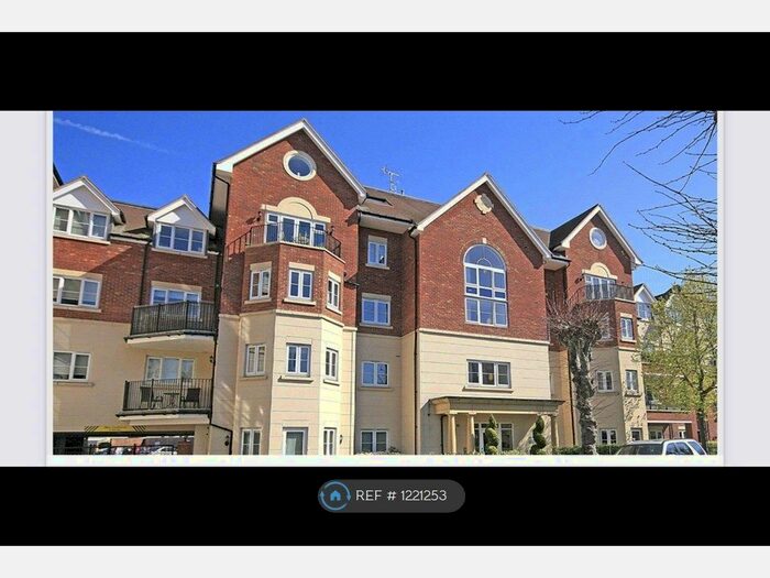2 Bedroom Flat To Rent In Rosemount Point, West Byfleet, KT14