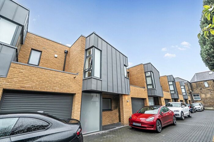 3 Bedroom Detached House For Sale In Bon Marche Mews, West Norwood, London, SE27