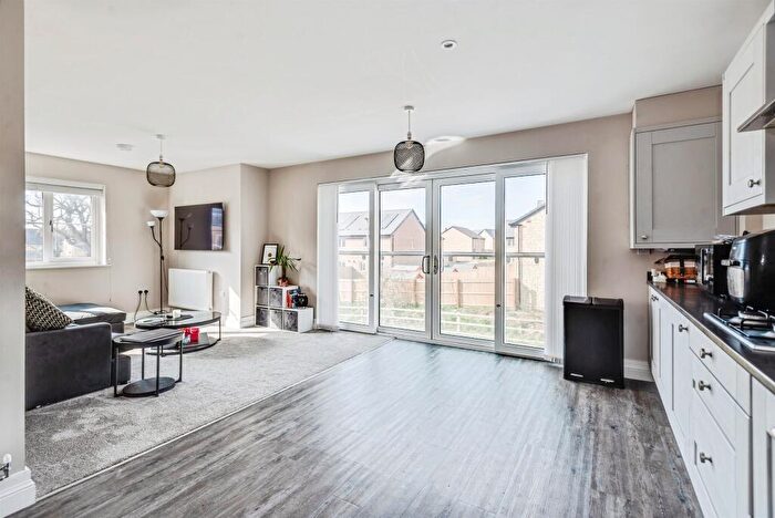 2 Bedroom Flat For Sale In Linden Gardens, Carterton, OX18