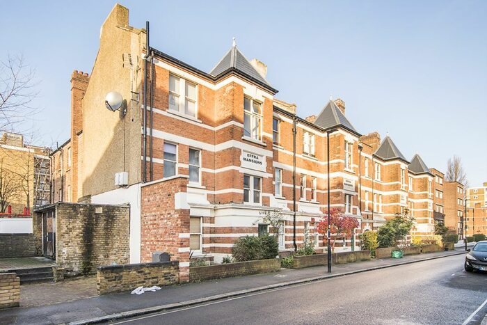 2 Bedroom Flat To Rent In Crownstone Road, London, SW2