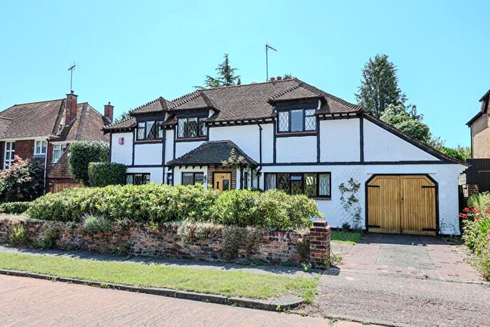 4 Bedroom Detached House For Sale In Warren Road, Leigh-On-Sea, SS9