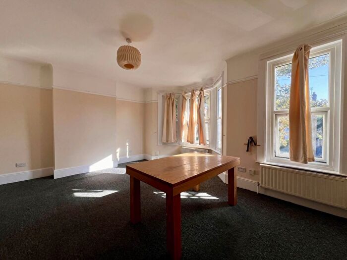 2 Bedroom Flat To Rent In Kings Road, London, E11