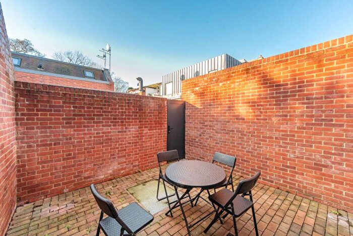 2 Bedroom Flat For Sale In Elm Park, Stanmore, HA7