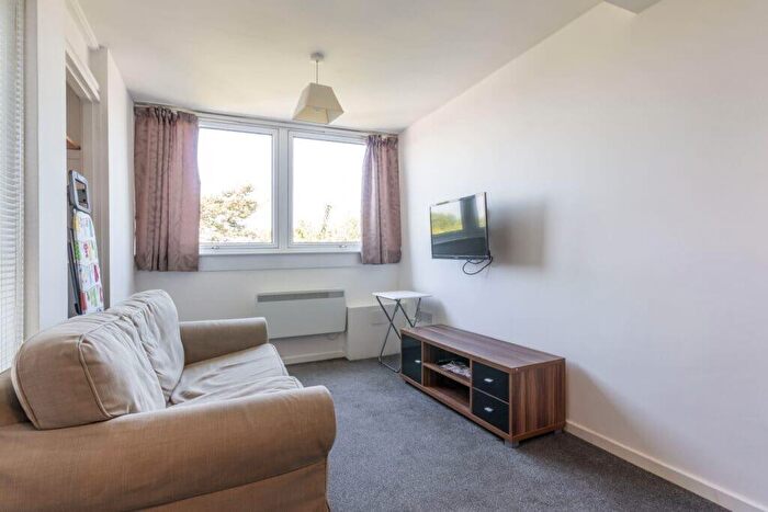 3 Bedroom Flat To Rent In P – Craigmount Court, Edinburgh, EH4