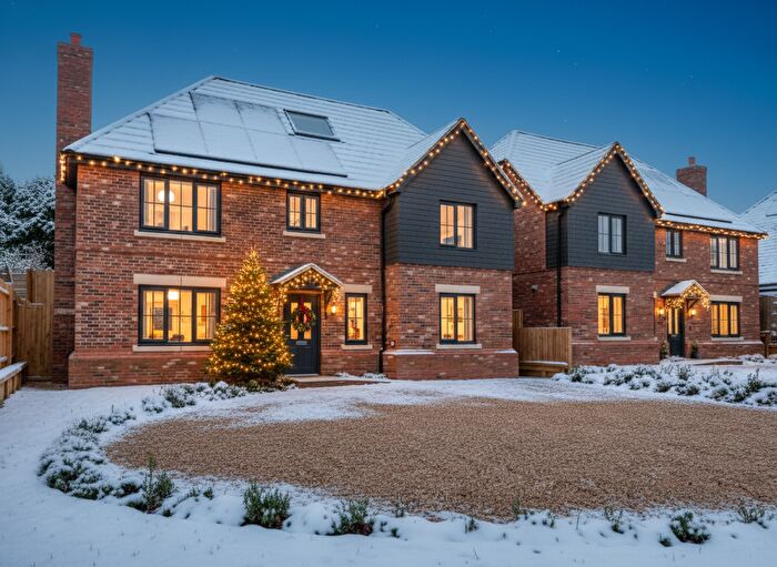 4 Bedroom Detached House For Sale In Dell Road, Northchurch, HP4