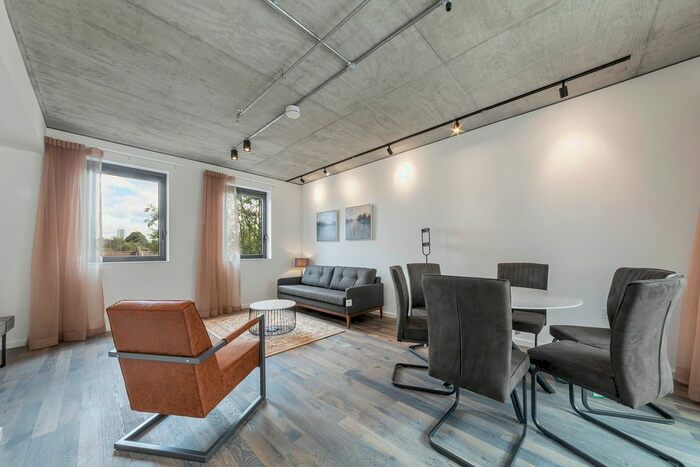 3 Bedroom Flat To Rent In North Apartments, Lawrence Road, London, N15