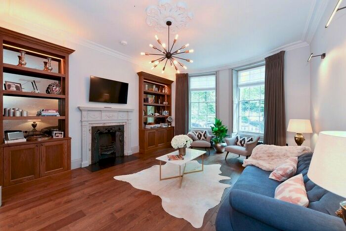 3 Bedroom Flat To Rent In Montagu Square, Marylebone, W1H