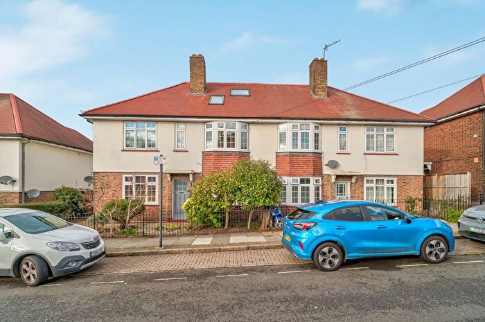 2 Bedroom Flat For Sale In Brightman Road, Earlsfield, London, SW18