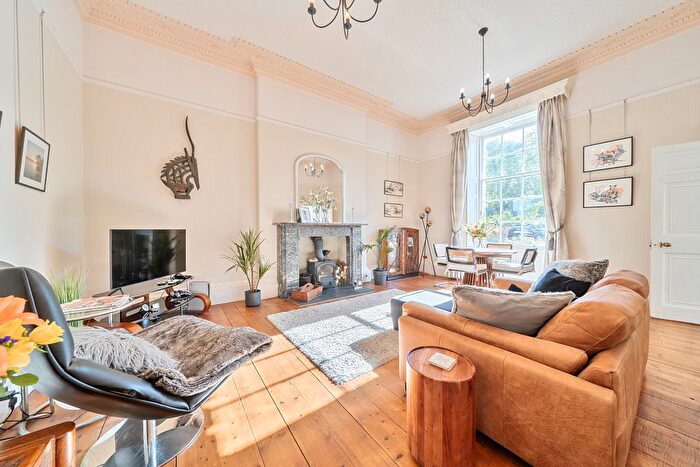 2 Bedroom Flat For Sale In Walford Cross, Taunton, TA2