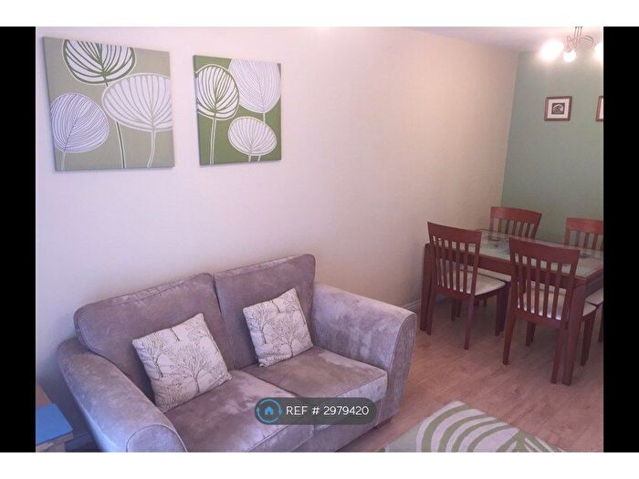 3 Bedroom Semi-Detached House To Rent In Perry Close, Tamworth, B79