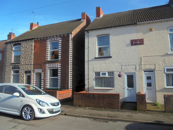 2 Bedroom Semi-Detached House To Rent In North Parade, Scunthorpe, DN16