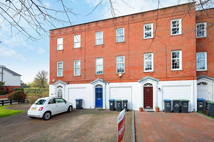 4 Bedroom Town House For Sale In The Mall, London, N14