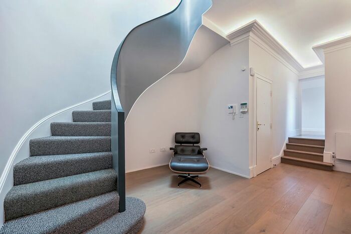 4 Bedroom Flat To Rent In De Vere Gardens, London, W8