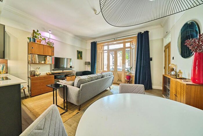 1 Bedroom Flat For Sale In Carnarvon Road, Stratford, London, E15