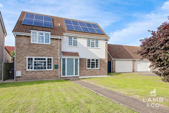 4 Bedroom Detached House For Sale In The Sparlings, Kirby-Le-Soken, CO13
