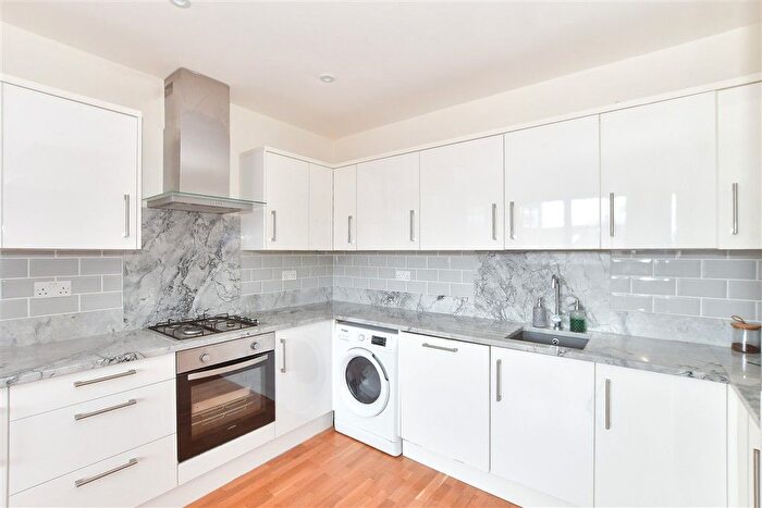 2 Bedroom Flat For Sale In London Road, East Grinstead, West Sussex, RH19