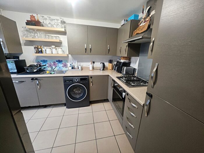 4 Bedroom Town House To Rent In Goodhart Crescent, Dunstable, Bedfordshire, LU6