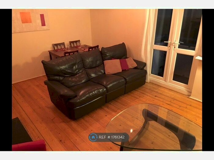 2 Bedroom Flat To Rent In Wanstead, London, E11