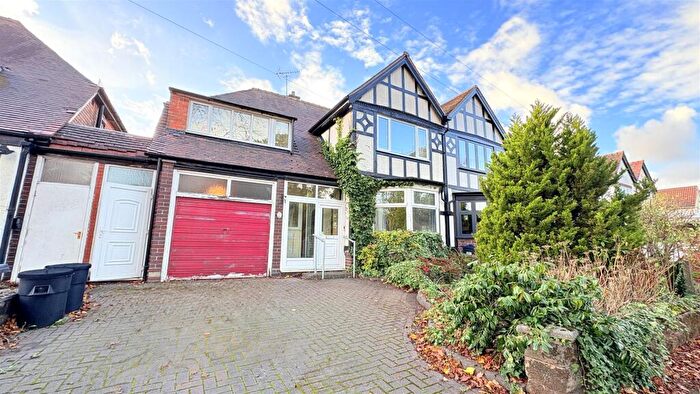 4 Bedroom Semi Detached House For Sale In Grove Road, Kings Heath, Birmingham, B14