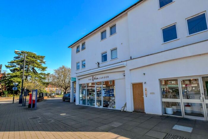2 Bedroom Flat To Rent In St Peters Court, High Street, Chalfont St Peter, SL9