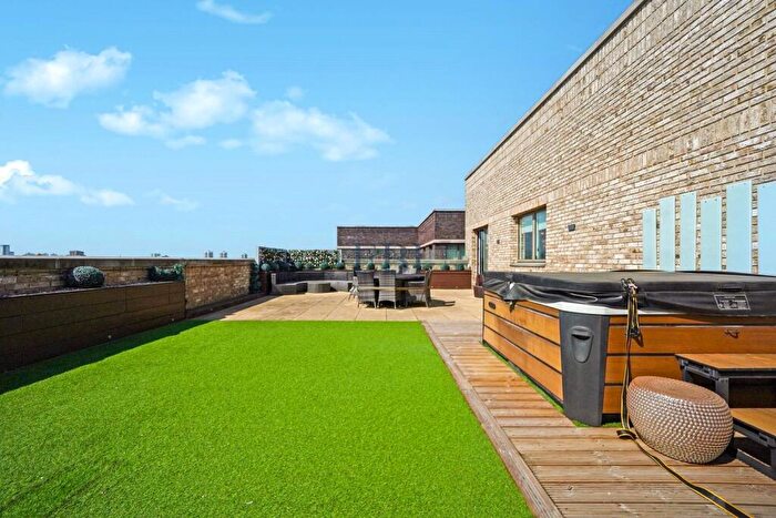 3 Bedroom Apartment For Sale In Rendel Apartments, Lock Side Way, London, E16